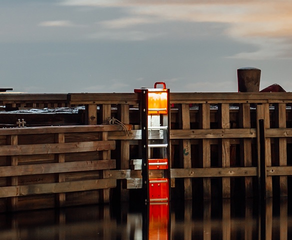 Redningsstige ved havn